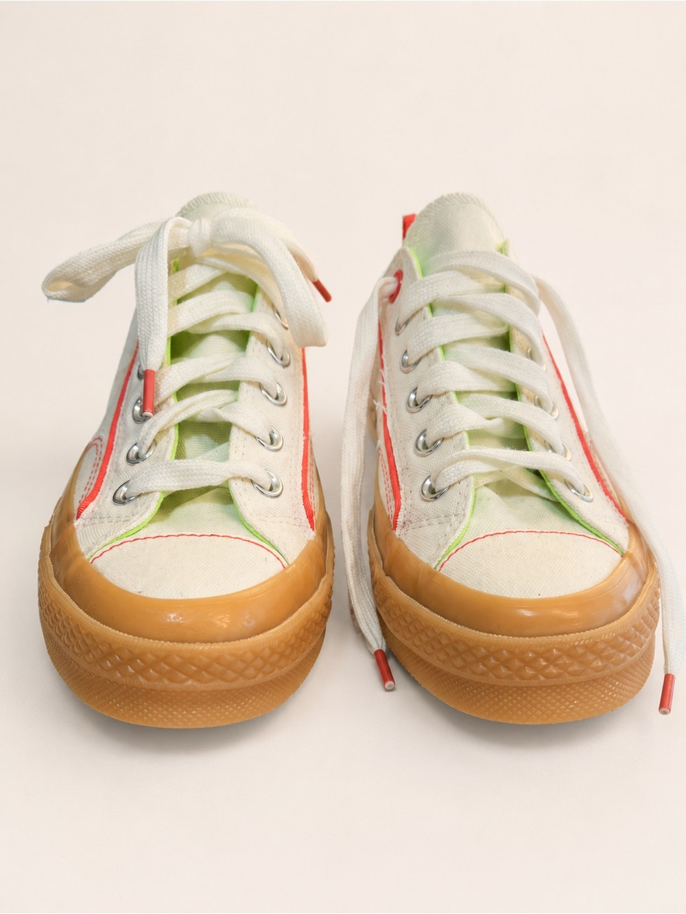 Converse Chuck Taylor Low Top Sneakers — Size 7.5